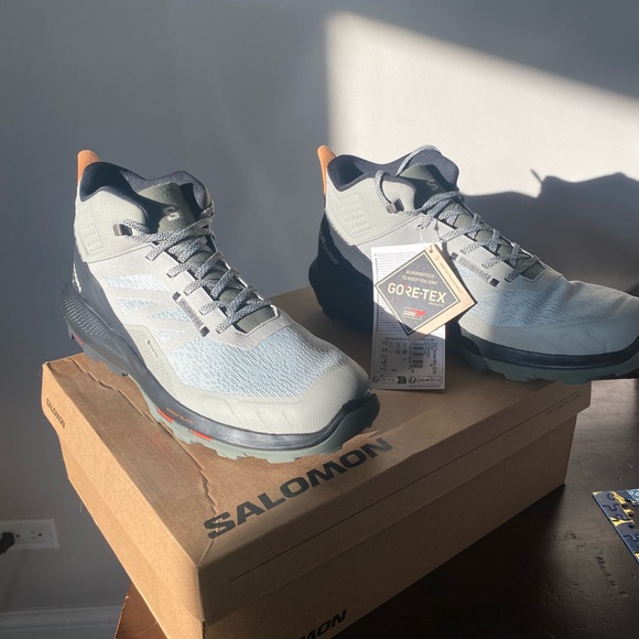 Size 13 Salomon hiking shoes. Never been worn. Comes with box. - Picture 4 of 4